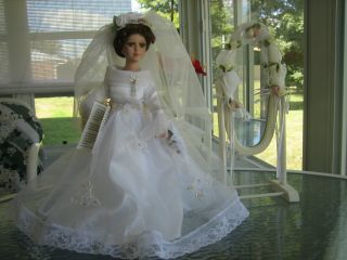 Duck House Heirloom Porcelain Bride Doll and Mirror Great Condition