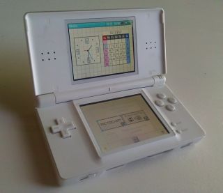 Nintendo DS Lite White Handheld System VGC