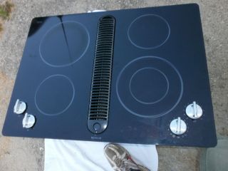  JED8430 BDB 30 Ceran Electric Downdraft Cooktop Black w Stainless Knob