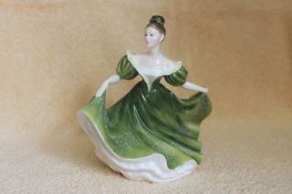 Gorgeous Lynn in mint condition HN 2329 made by Royal Doulton