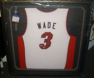 DWYANE WADE AUTOGRAPHED SIGNED FRAMED JERSEY MIAMI HEAT 