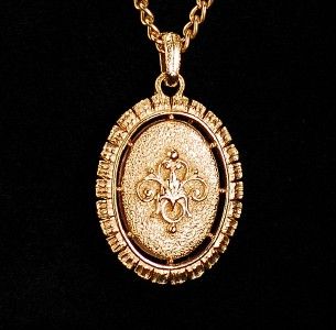 vintage goldtone cameo necklace avon 24 chain lovely