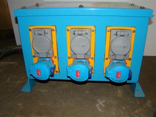 Meltric Power Distribution Box 6 30A Receptacles Breakers
