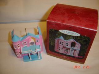 Hallmarks Barbie Dream House Ornament 1998 in Mint Condition with Box