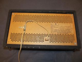 Vintage RCA Victor Am FM Solid State Transistor Table Top Radio Model