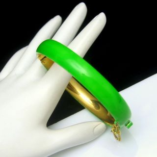 Vintage Green Enamel Goldtone Hinged Bangle Bracelet Safety Chain Very