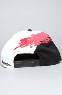 Mitchell & Ness The Miami Heat Paintbrush Snapback Hat in Black Red