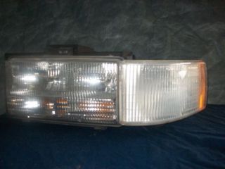 93 96 Cadillac Fleetwood Brougham Headlight Marker Light Complete Head