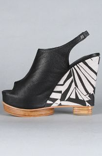 Matiko Shoes The Erin Shoe in Black and Leaf Canvas