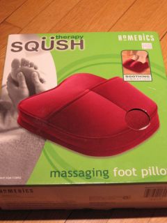 New Homedics Therapy Sqush Massaging Foot Pillow Red
