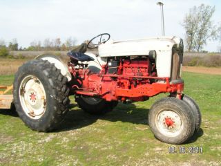  900 Ford Tractor