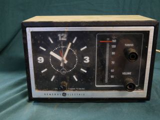 Vintage General Electric AM Transistor Clock Radio Model 7 4725 Works