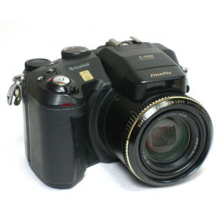  Fuji FinePix S7000 Digital Camera