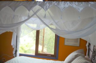 Cotton 4 Poster Bed Canopy Mosquito Net DB QB Great Trim Looks Amazing