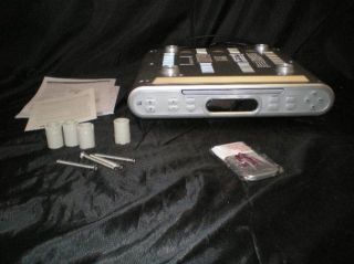 GPX Under Cabinet CD and  Player with Am FM Stereo Radio Silver