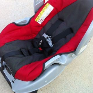 Graco SnugRide Lotus 22 Infant Car Seat w/Luxury Foam & Base Red Black