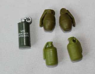  Grenades and 1 M5 Smoke Green Grenade 1 6 Scale for 12 Fig