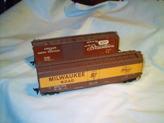 HO SCALE CHICAGO and NORTH WESTERN plus MILWAUKEE ROAD BOX CARS