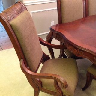 Havertys Dinning Set And Chairs
