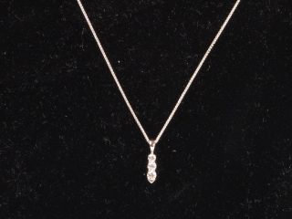 Hearts on Fire 18K White Gold Necklace 33 Ct Diamond Illusion Pendant