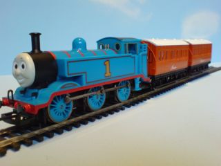 Hornby Thomas The Tank Engine Annie and Clarabel Coaches Brand New