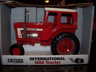 International Harvester 1586 V 8 1 16 Scale Ertl 1994