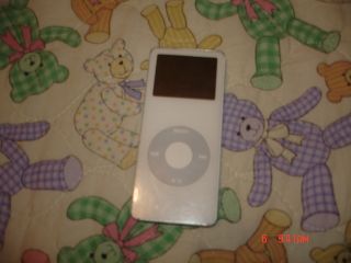ipod nano model a1137 FIRST GENERATION works great 2gb white great