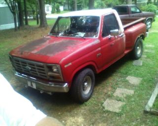 1983 F100 Red White 300 6CLYINDER 4 Speed in Floor Stepside Bed Clear