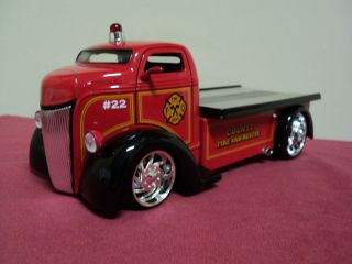 Jada 1947 Ford COE Flatbed County Fire and Rescue1 24 Scale