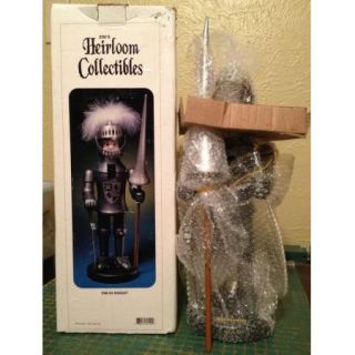  Heirloom Collectibles Table Nutcracker Knight Of the Round Z98 04