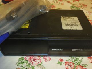 Volvo 10 Disc CD Changer 8682780   1 with a NEW original volvo cable