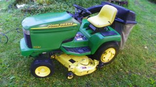 John Deere 345 Lawn Tractor  