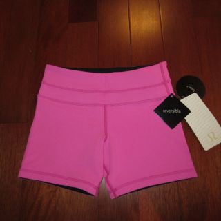 Lululemon REVERSIBLE GROOVE Shorts 2 4 8 BNWT Black and Pink Wunder Under  