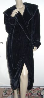 KATHRYN DIANOS Size M Black Silk Rayon Velvet Long Evening Opera Coat