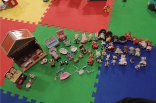 Huge Lot CALICO CRITTERS TOWNHOUSE TOWNHOME Animals Furniture