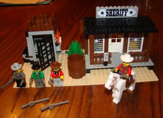 Lego Vintage Western Set 6755 Sheriffs Lock Up RARE Cowboy Set