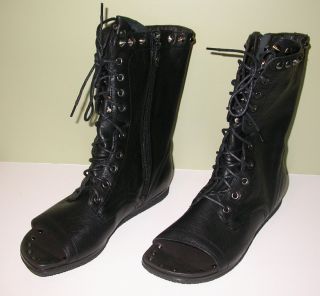 NIB Lisa for Donald J Pliner Ghalib Black Leather Open Toe Boots Shoes