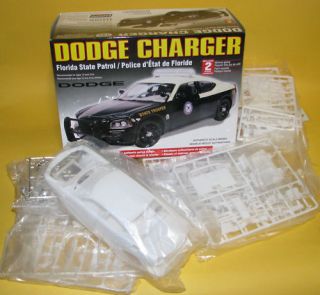 Lindberg 1 25 Scale Dodge Charger Police Car Model Kit