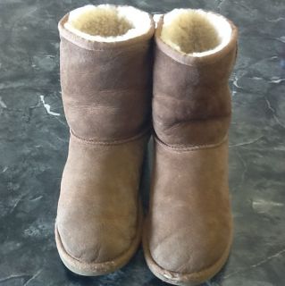 UGG Classic Short Kids Sz 4 Can Fit A Womens 6 5251 in Chestnut