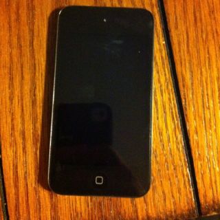 Broken iPod Touch 4th Gen 8GB