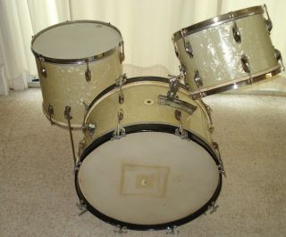 WFL Ludwig Drum Set from The 1930s Vespe Badge 