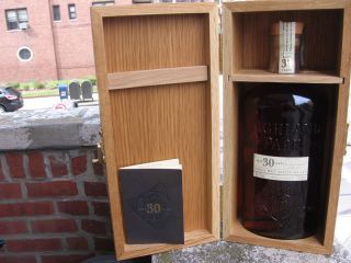 30 Y/O,1979 HIGHLAND PARK SIGNED AND IN WOOD GIFT BOX, SINGLE MALT