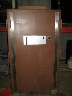 LARGE DOUBLE DOOR MEILINK FIRE SECURITY SAFE. DELIVERY AVAILABLE (SEE