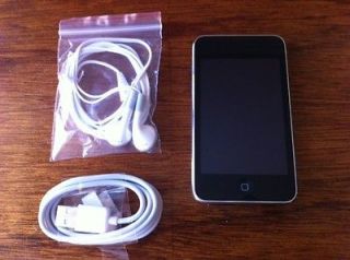 Apple iPod touch 2nd Generation (8 GB) with USB, Headphones bundle