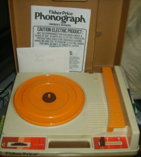 VINTAGE FISHER PRICE RECORD PLAYER WITH 11 WALT DISNEY RECORDS +