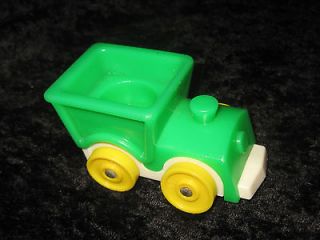 VINTAGE FISHER PRICE LITTLE PEOPLE PLAY FAMILY RIDE ON GREEN TRAIN
