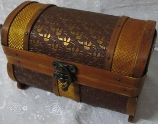SMALL OLD VINTAGE WOOD CHEST BUCKET TOOL JEWELRY BOX