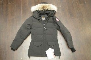 canada goose jacket in Womens Clothing
