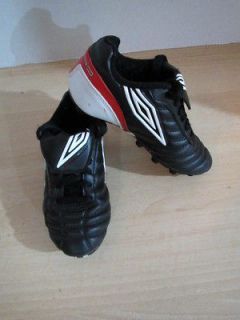 Childrens Black Red Umbro Soccer Shoes Cleats Size 12