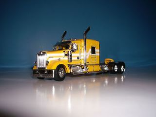 DCP 1/64 YELLOW WITH WHITE STRIPE KENWORTH W900L WITH 72 AERODYNE